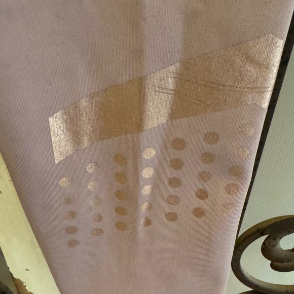 LIKE NEW. BSP (BETTER SPORTS PERFORMANCE) YOGA PANTS. - Picture 6 of 10